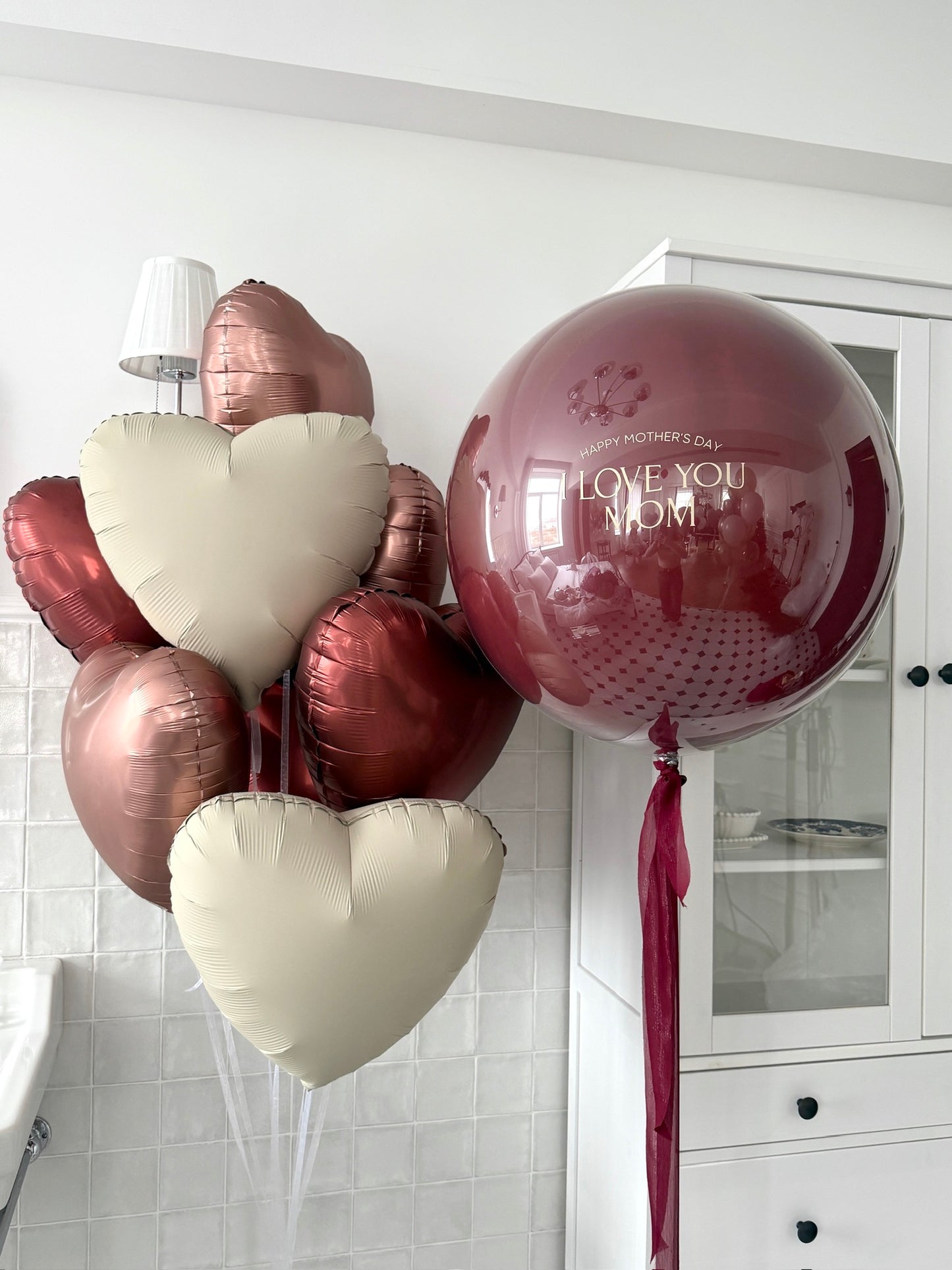 Love You Mom Bubble Set with personalized bubble balloon and mixed heart balloons for Mother’s Day decor in Staten Island