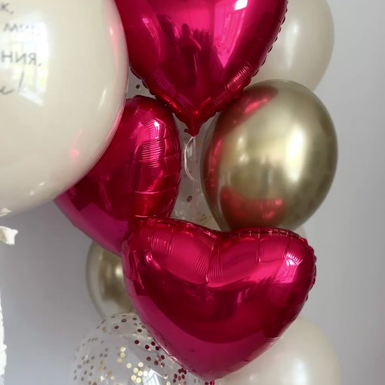 Video of romantic bubble balloon arrangement with heart balloons and gold details in Manhattan