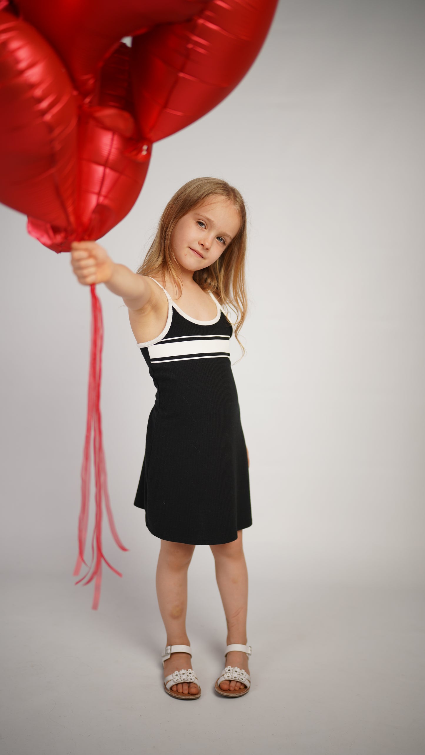 Red heart balloon bouquet for Valentine’s Day and romantic surprise decor in Brooklyn
